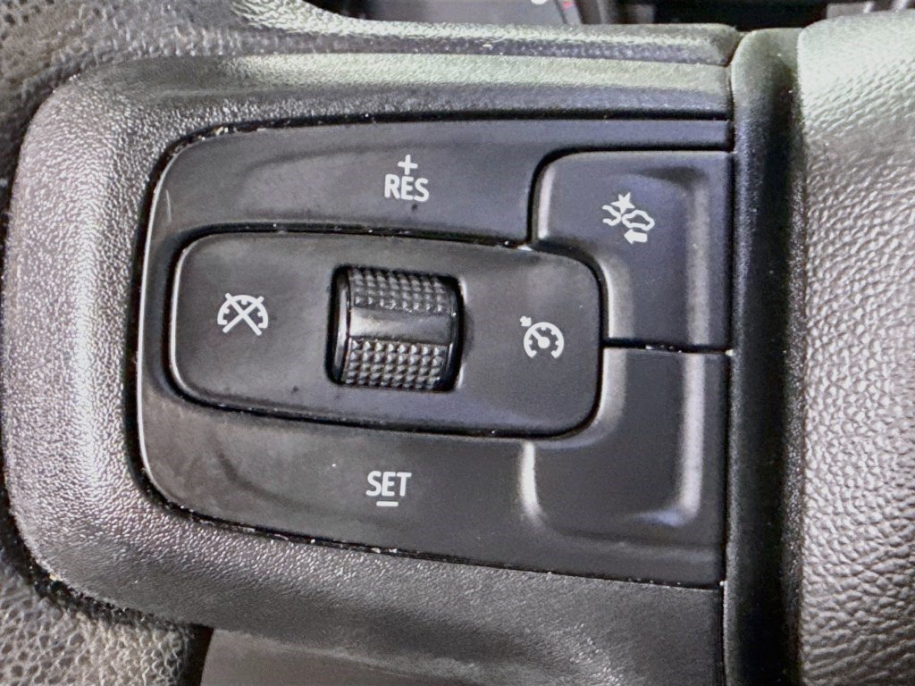 Used 2022 Summit White Chevrolet Custom image 10
