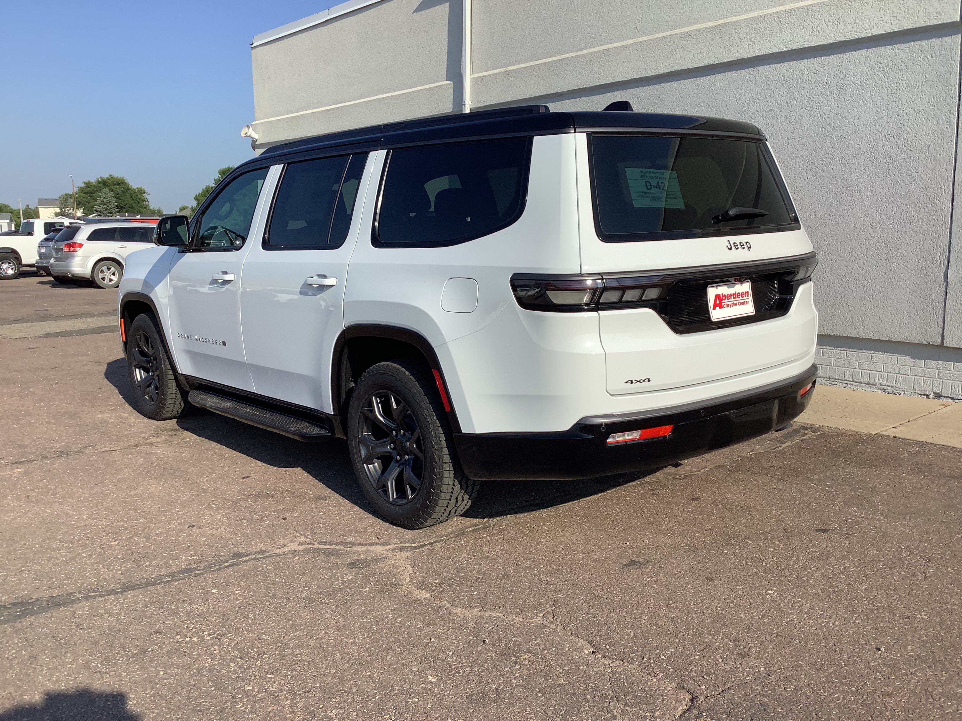 New 2026 Bright White Clear-Coat Exterior Paint Jeep Upland image 7