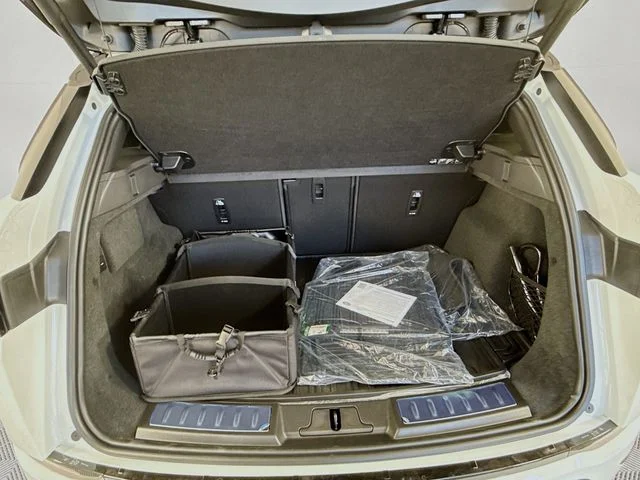 New 2026 Fuji White Land Rover Dynamic SE image 28