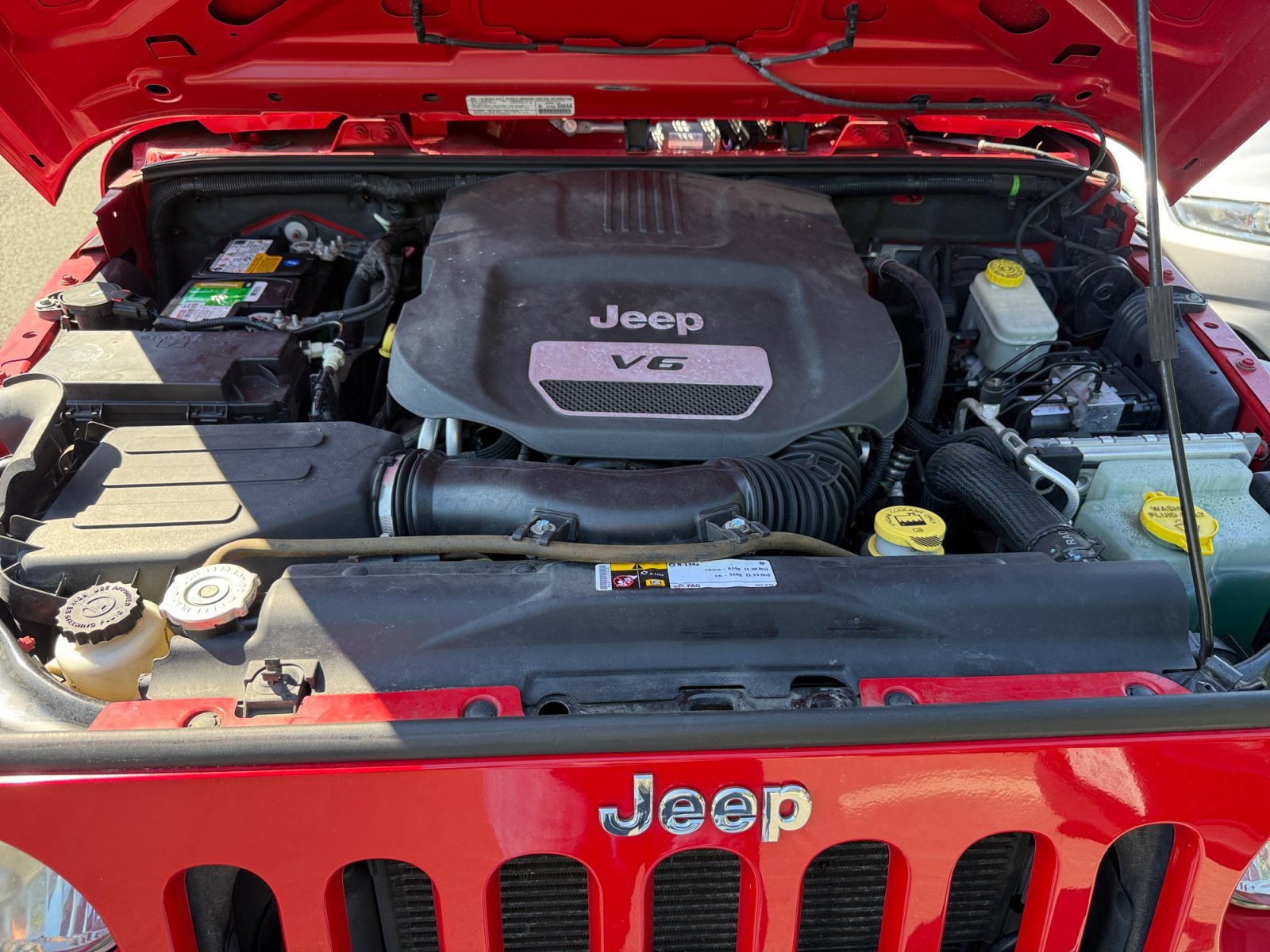 Used 2014 Flame Red Clearcoat Jeep Sport image 20