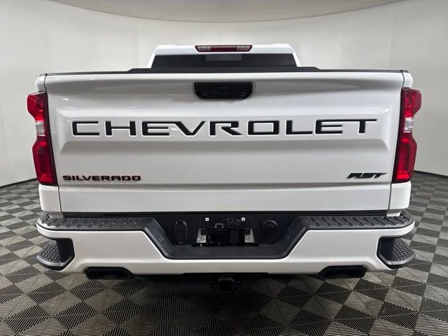 Used 2025 Summit White Chevrolet RST image 21