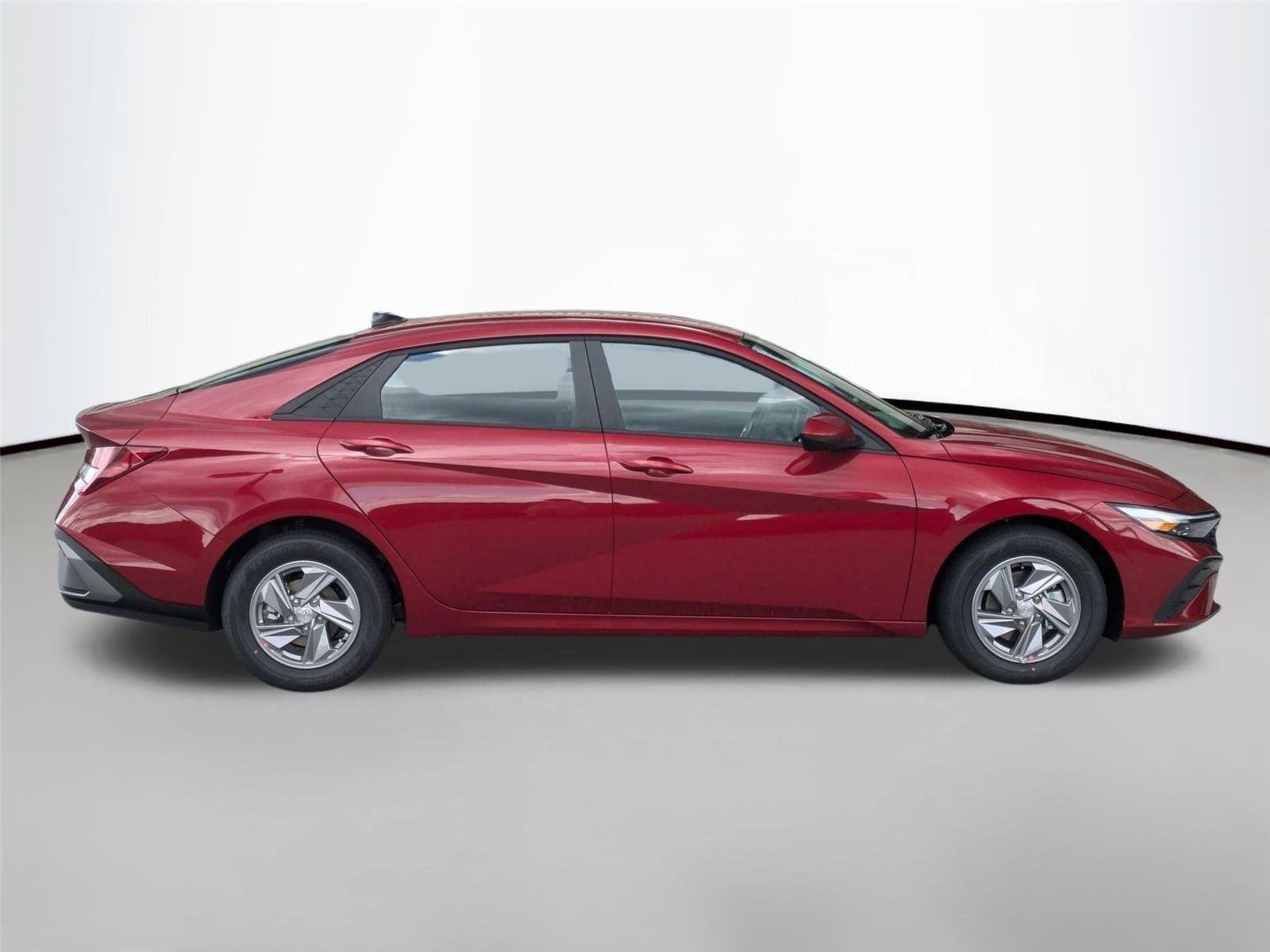Used 2024 Ultimate Red Hyundai SE image 4