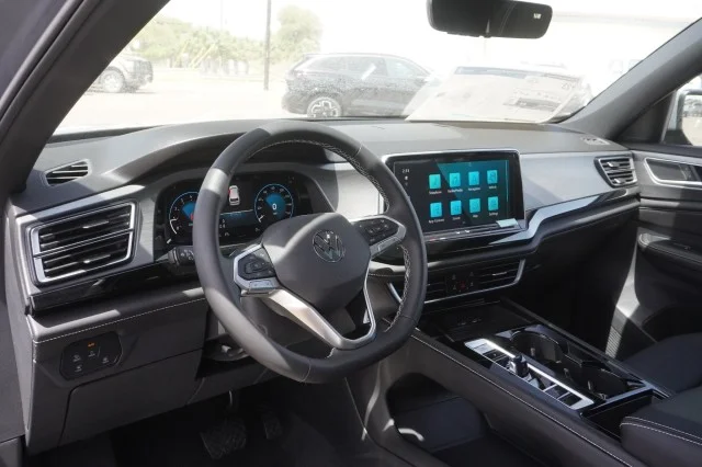 New 2026 Pure Gray Volkswagen 2.0T SE w/Technology image 21