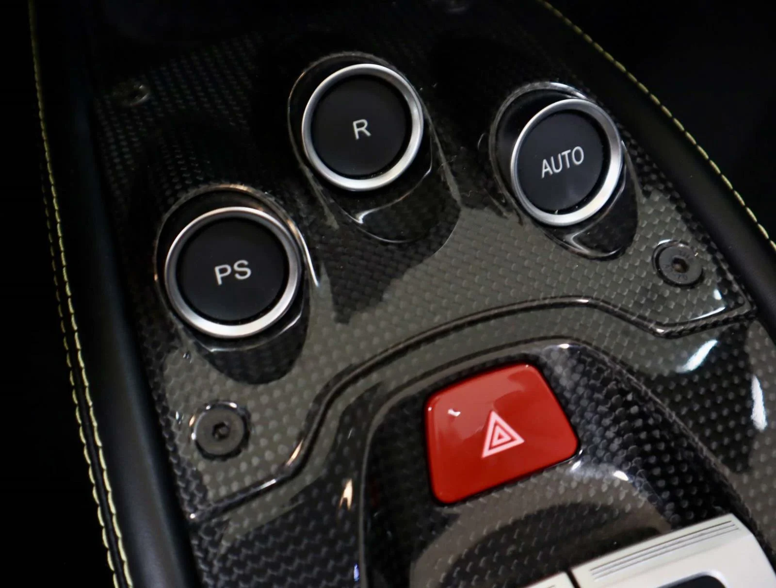 Used 2013 Giallo Modena Ferrari 2dr Conv image 32