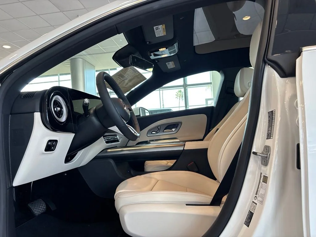 Used 2027 White Mercedes-Benz 220 Hybrid image 10