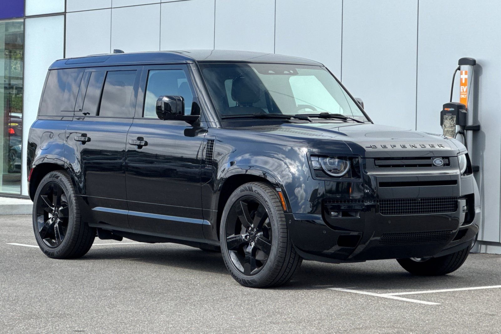 2026 Land Rover Defender X-Dynamic SE - Photo 7