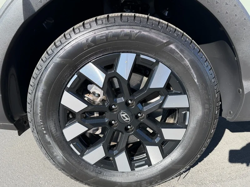 Used 2025 Sage Gray Hyundai SEL image 27