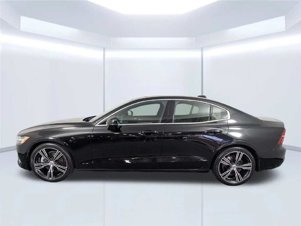 Certified Used 2020 Black Volvo T5 Inscription image 10