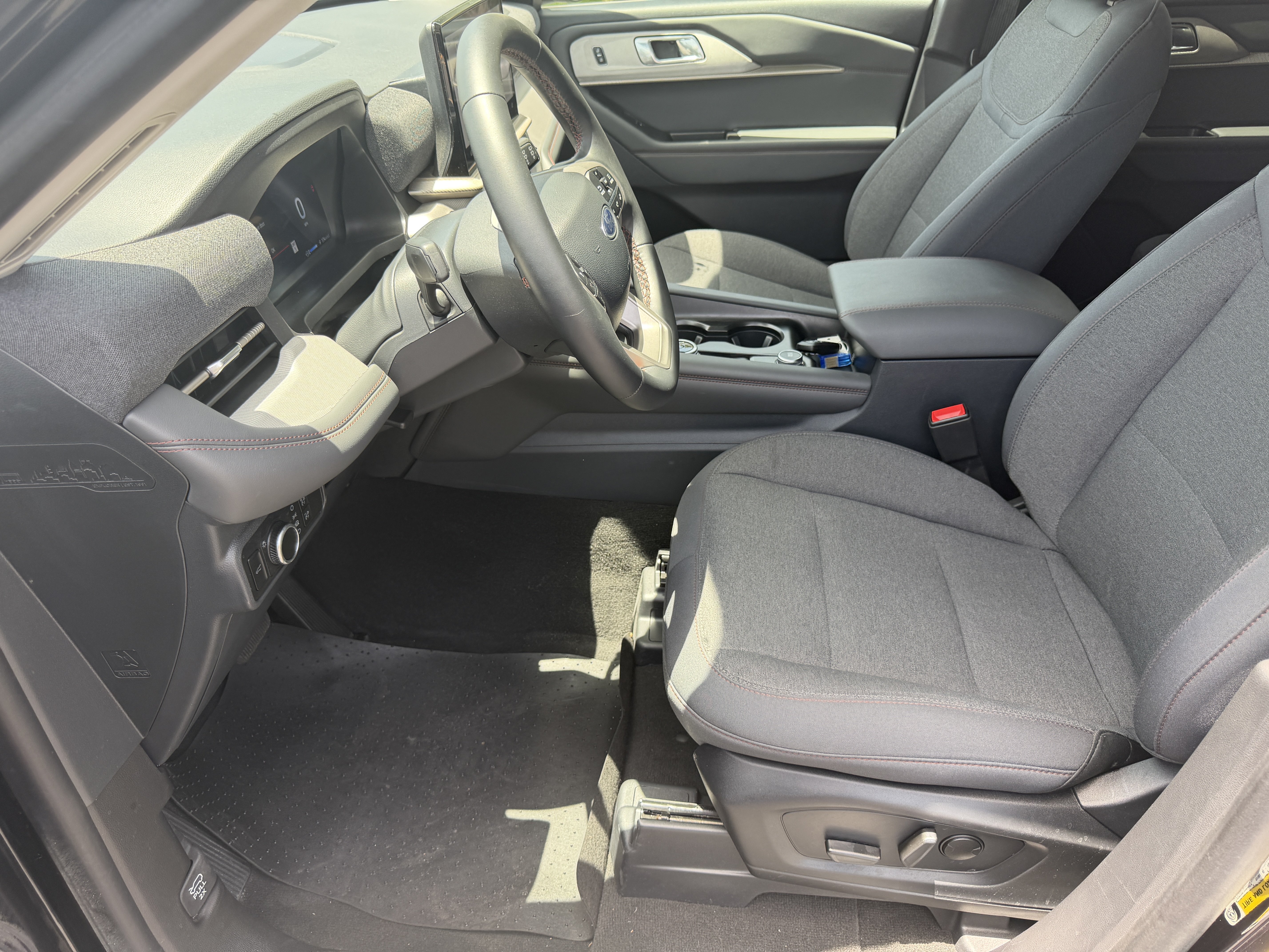 Used 2025 Black Metallic Ford Active image 25