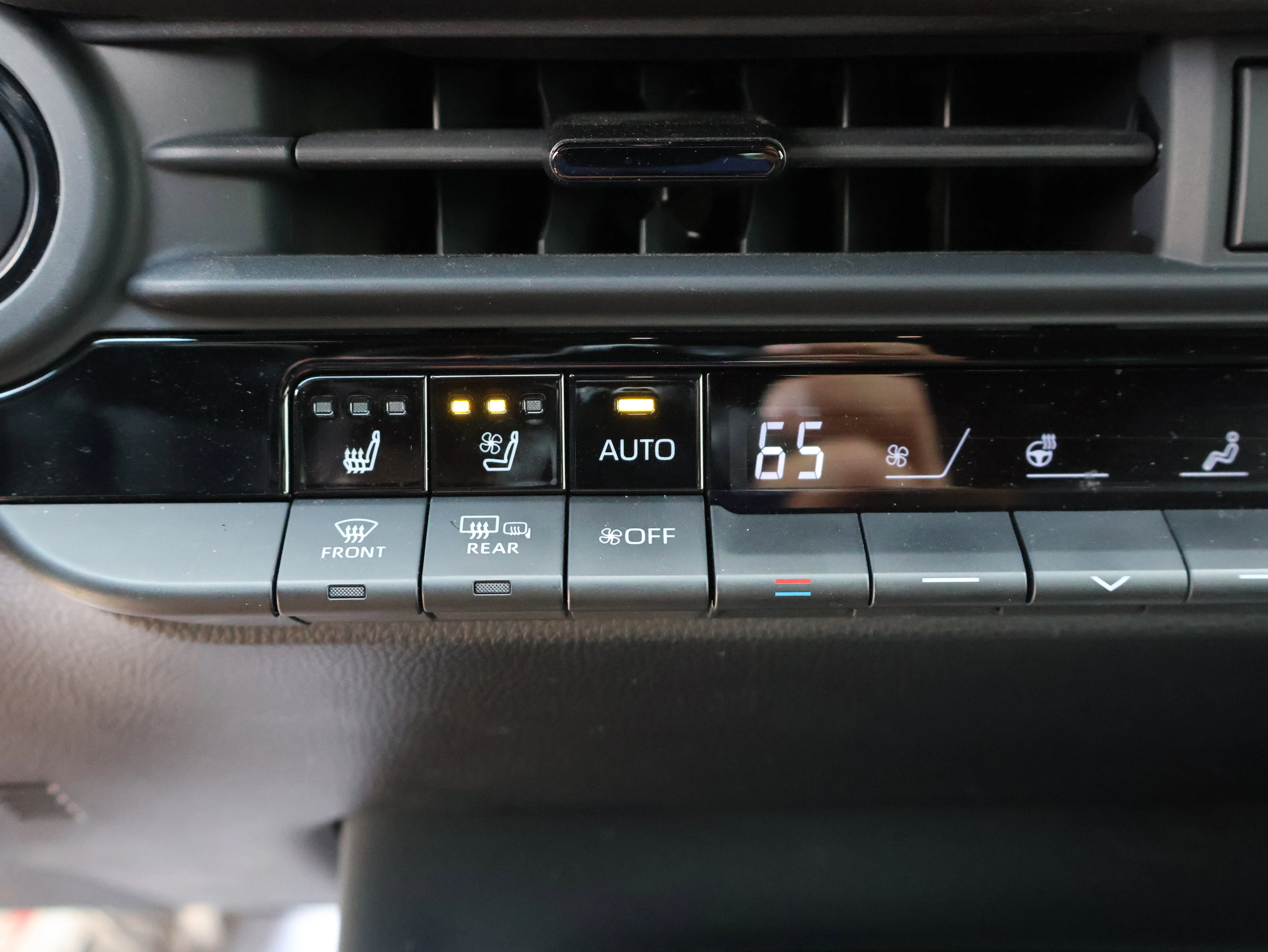 Used 2025 Oxygen White Toyota Limited image 30