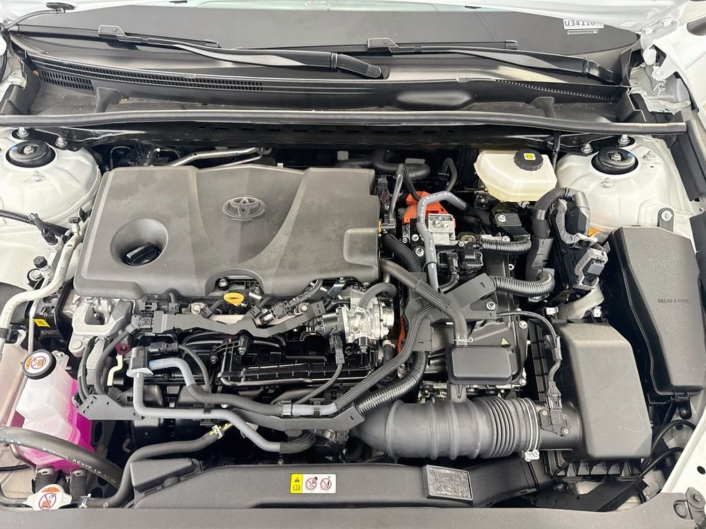 Used 2025 Wind Chill Pearl Toyota XSE image 28