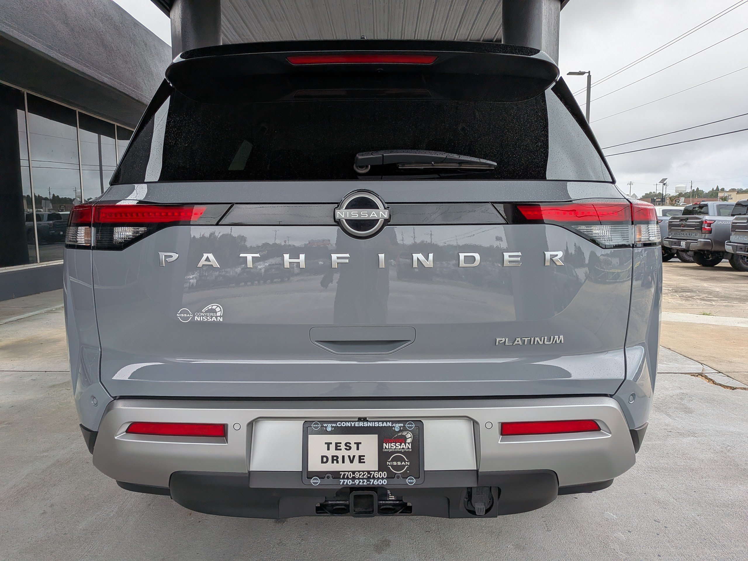 Used 2025 Gray Nissan Platinum image 4