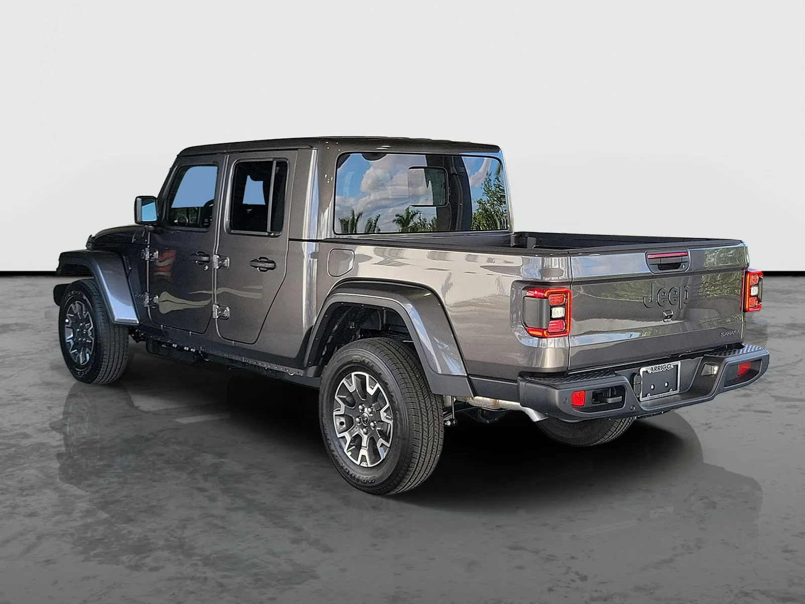 New 2026 Granite Crystal Metallic Clear-Coat Exterior Paint Jeep Sahara image 2