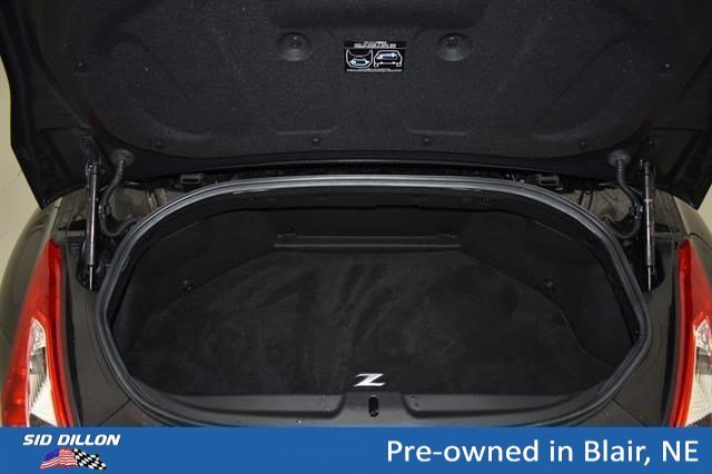 Used 2011 Magnetic Black Metallic Nissan Touring image 10