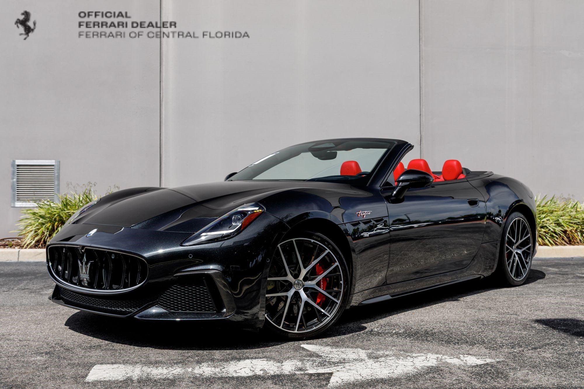 Used 2024 Nero Assoluto Maserati Trofeo image 1