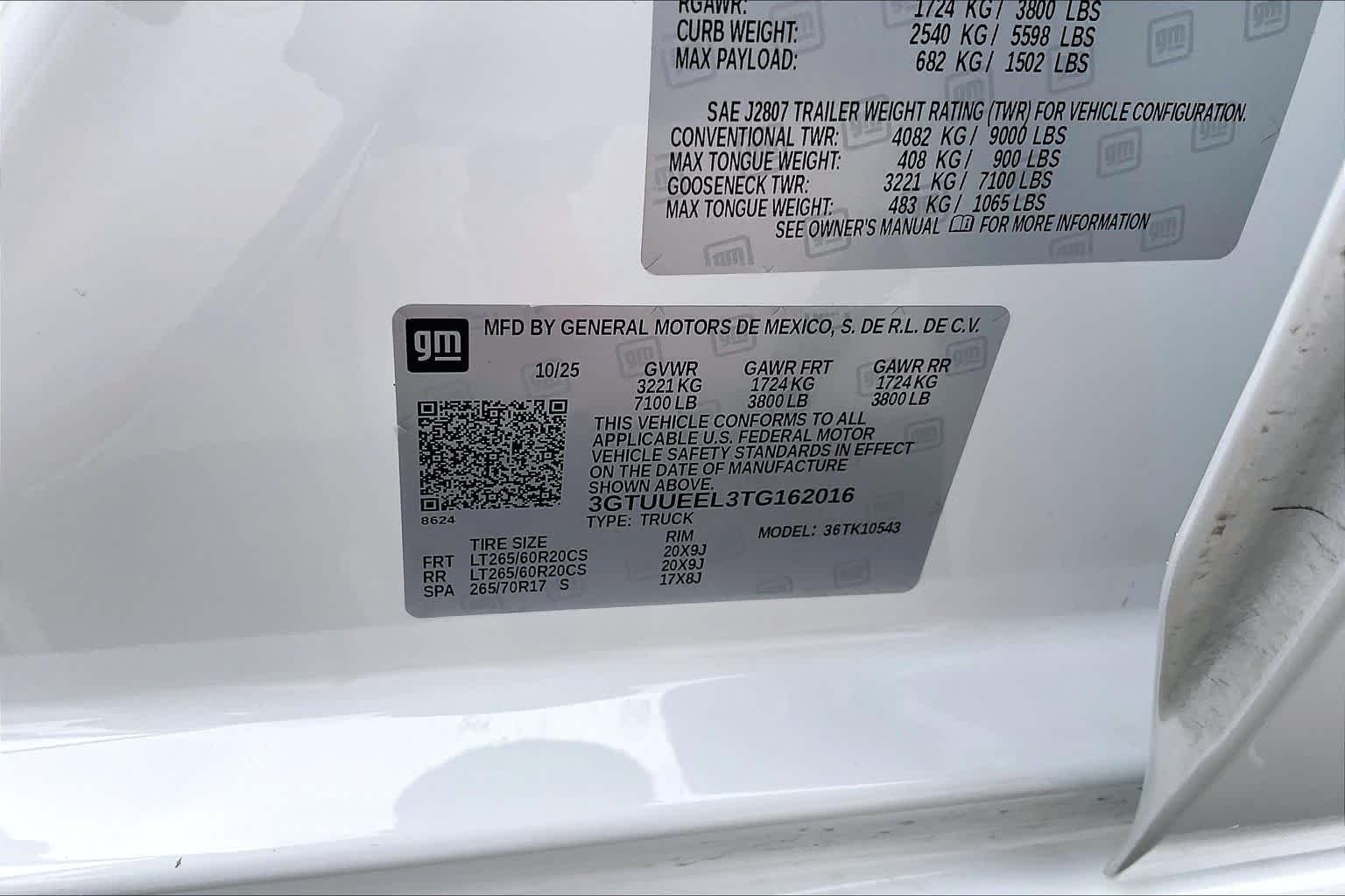Used 2026 Summit White GMC AT4 image 35