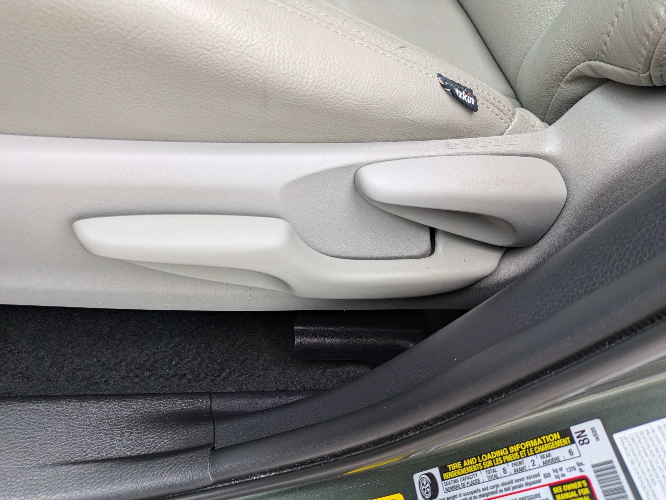 Used 2019 Alumina Jade Metallic Toyota LE image 22