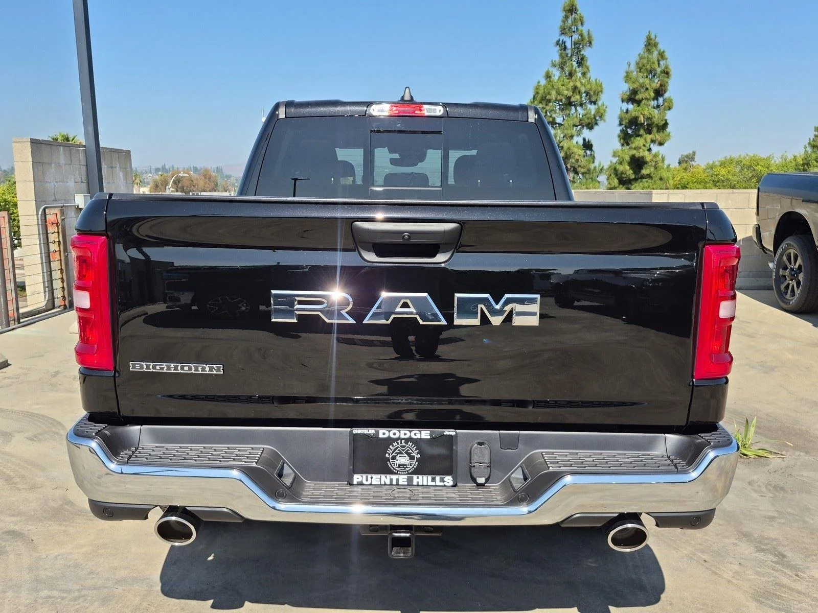 New 2026 Diamond Black Crystal Pearl-Coat Exterior Paint RAM Big Horn image 5