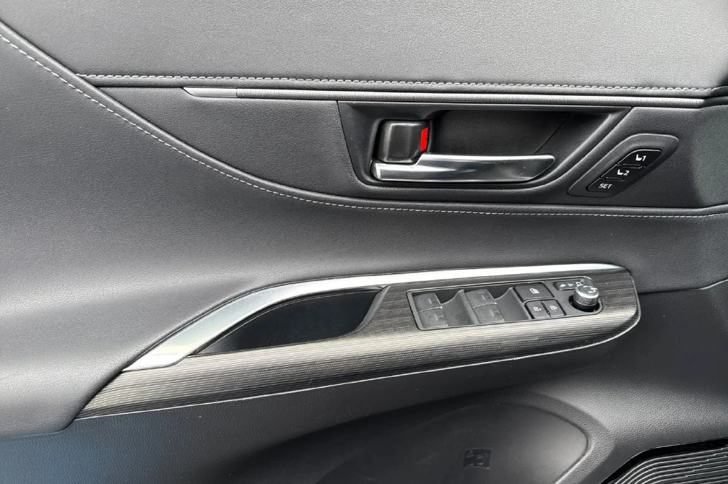 2022 Toyota Venza Limited - Photo 11