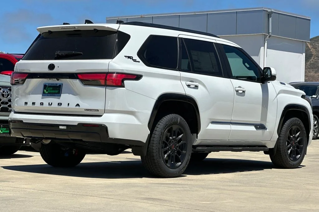 New 2026 Wind Chill Pearl <sup>1</sup> Toyota  Platinum image 4