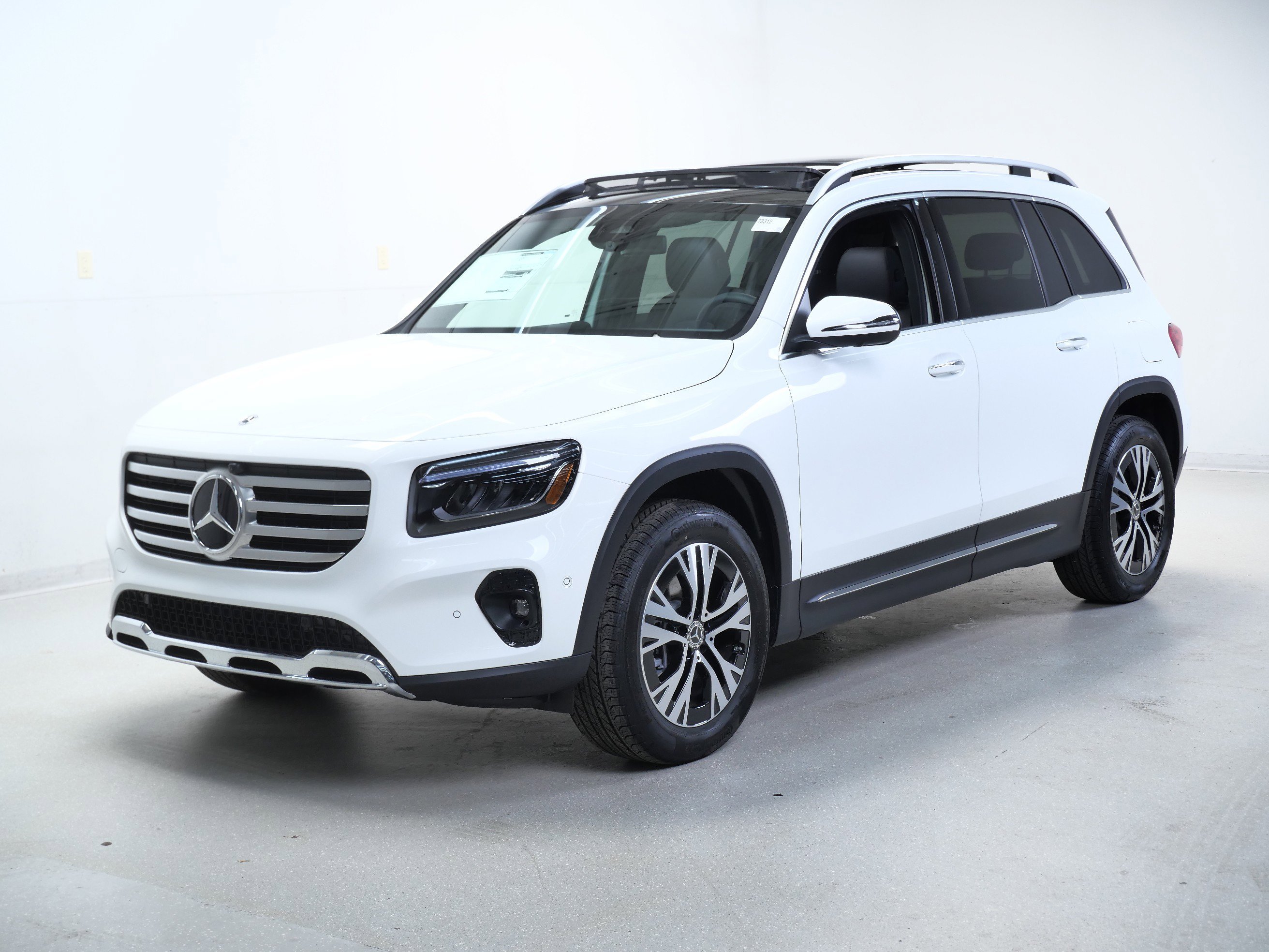 New 2026 Polar White Mercedes-Benz GLB 250 image 4