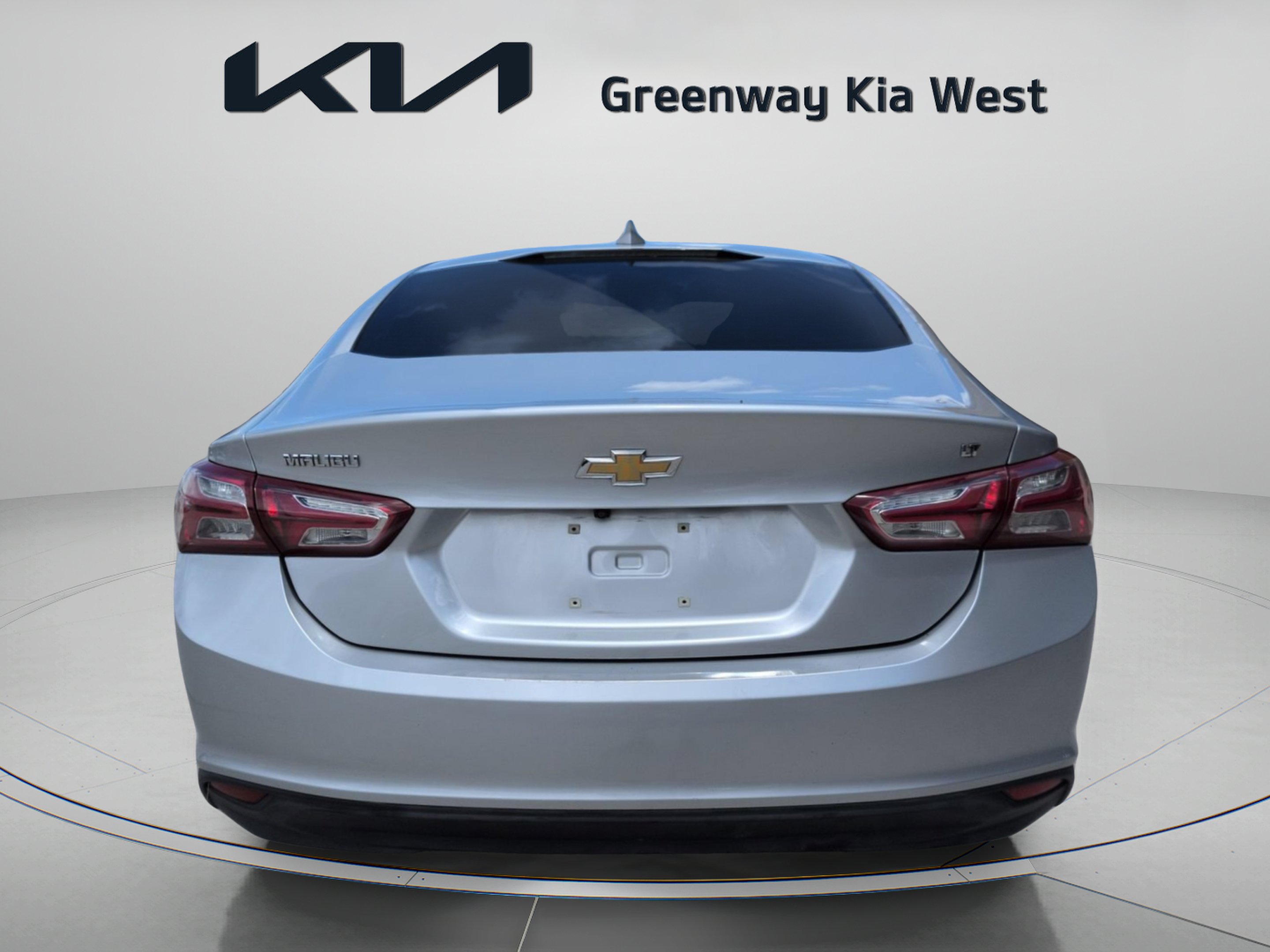 Used 2021 Silver Ice Metallic Chevrolet LT image 7