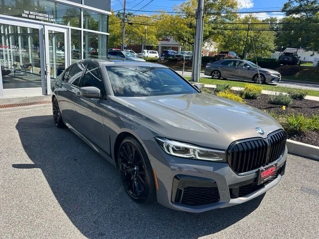 Used 2022 Gray BMW 750i xDrive image 2