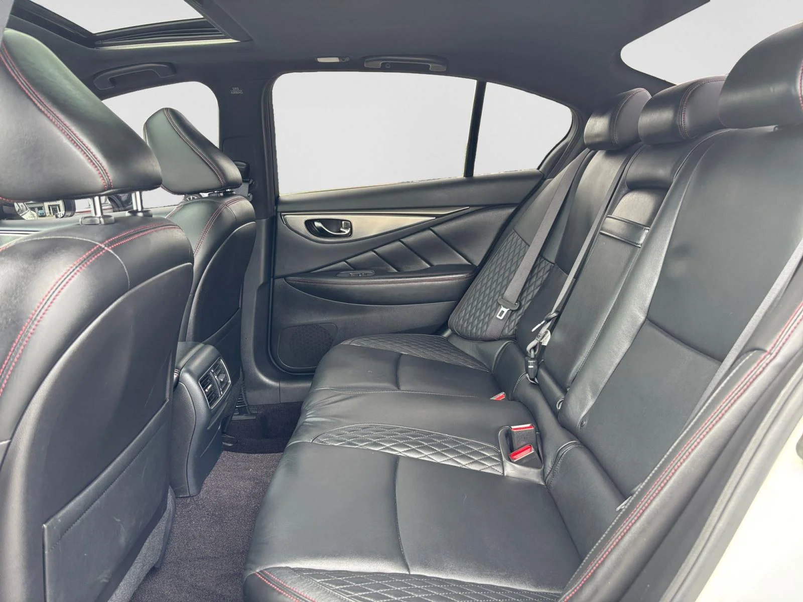 Used 2018 Pure White INFINITI RED SPORT 400 image 38