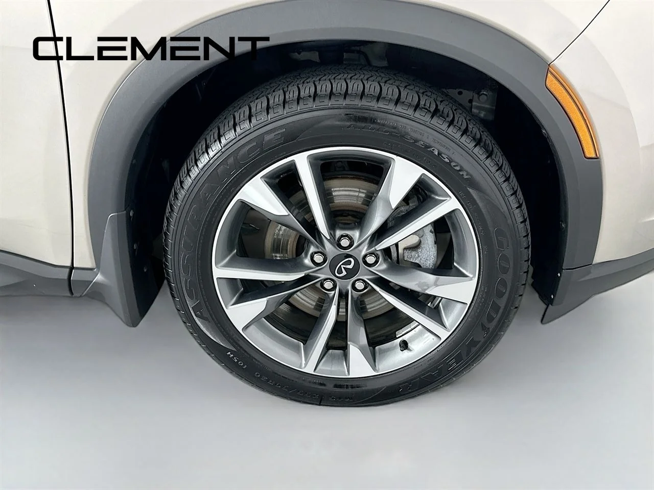 Used 2023 Warm Titanium INFINITI LUXE image 39