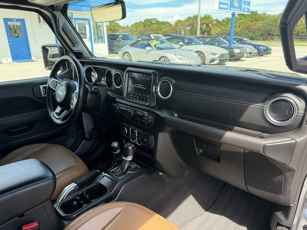 Used 2021  Jeep Unlimited Sahara image 18