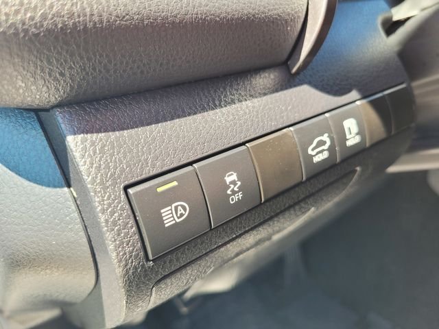 Used 2022 White Toyota LE image 19