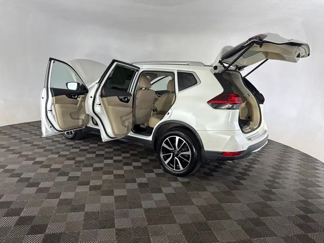 Used 2020 White Nissan SL image 16