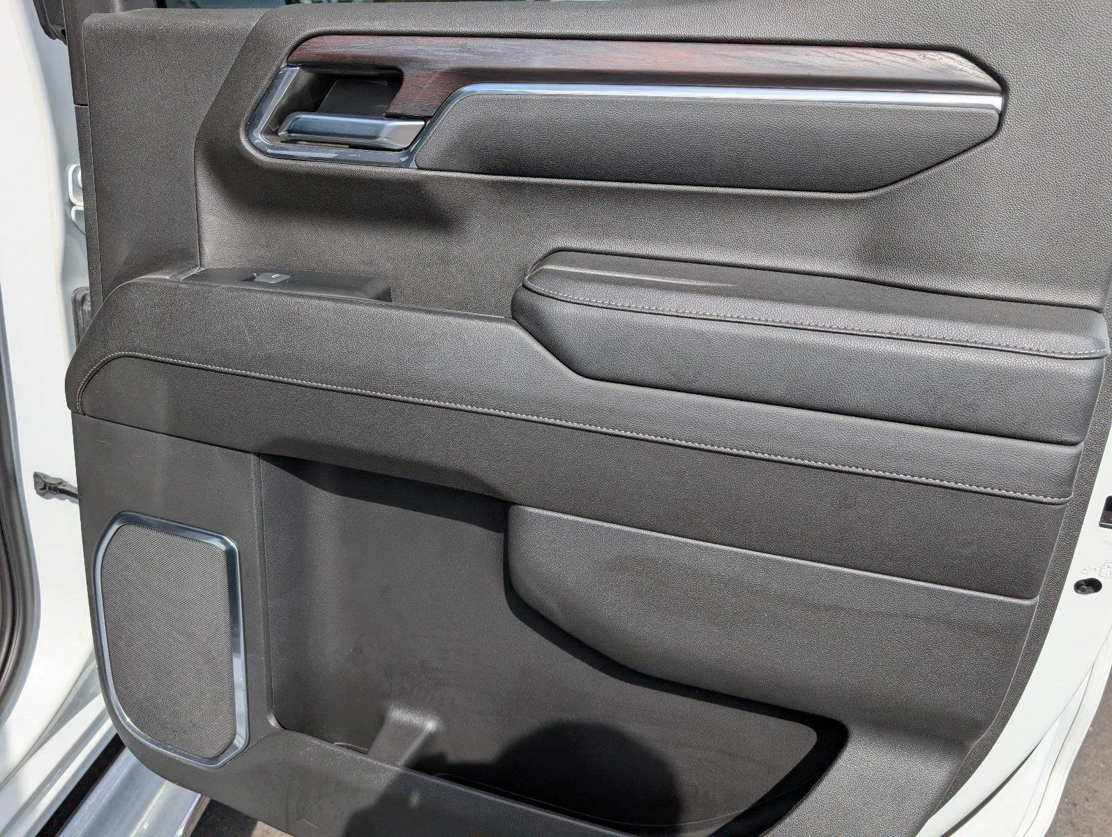 Used 2023 SUMMIT WHITE GMC SLT image 38