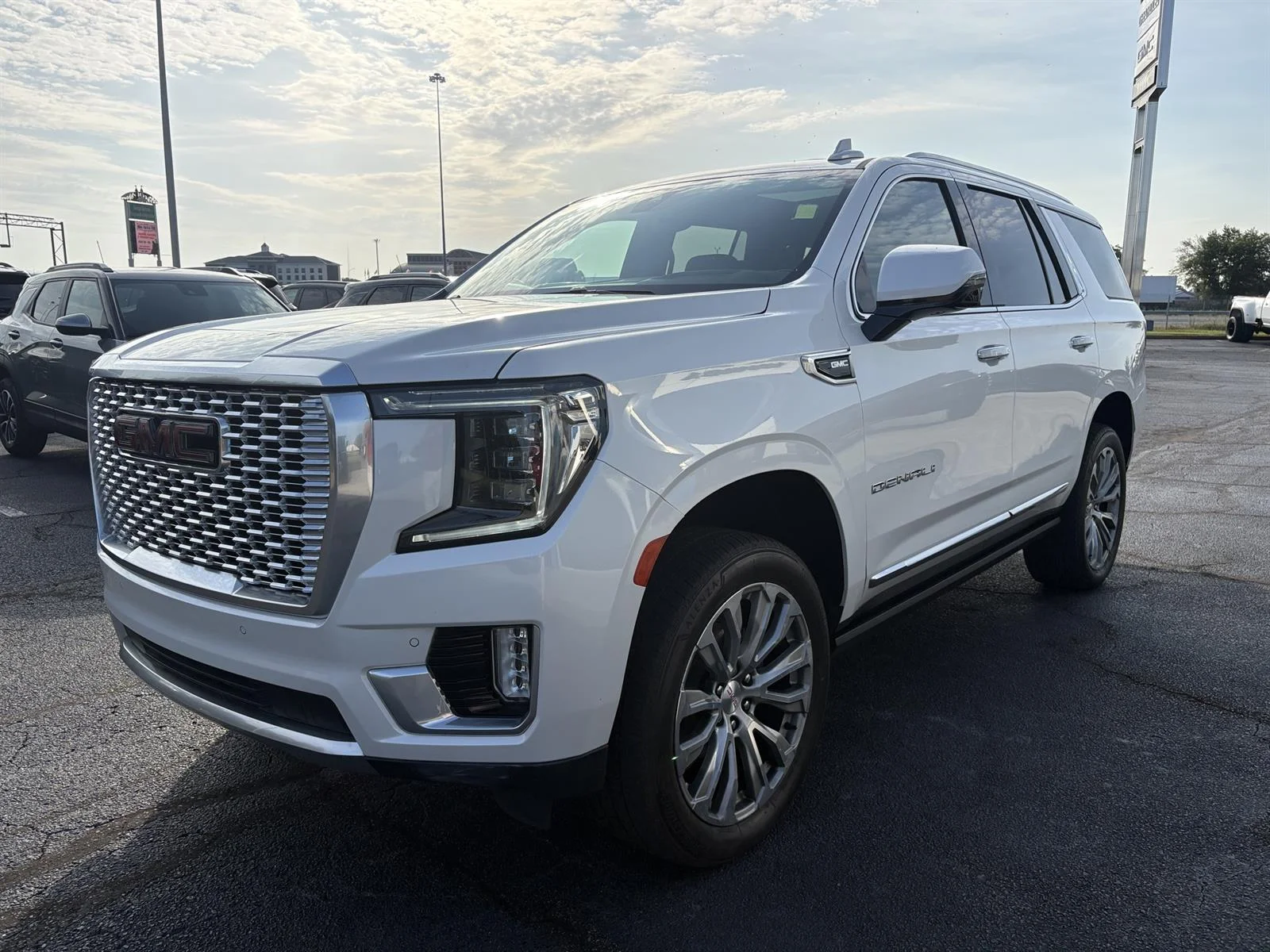 Used 2021 WHITE FROST TRICOAT GMC Denali image 13