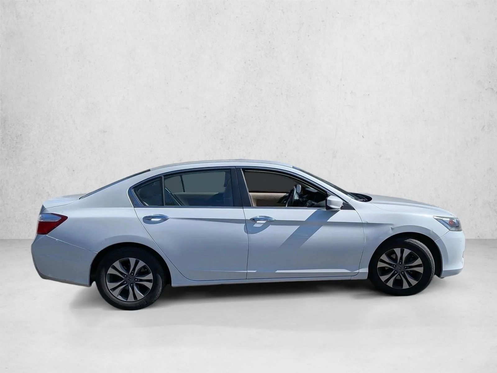 Used 2013 White Honda LX image 4