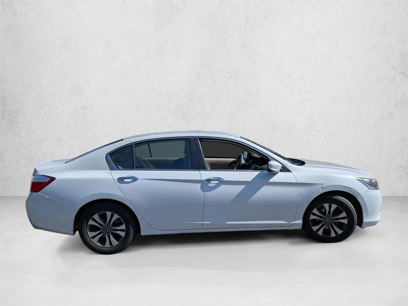 Used 2013 White Honda LX image 4