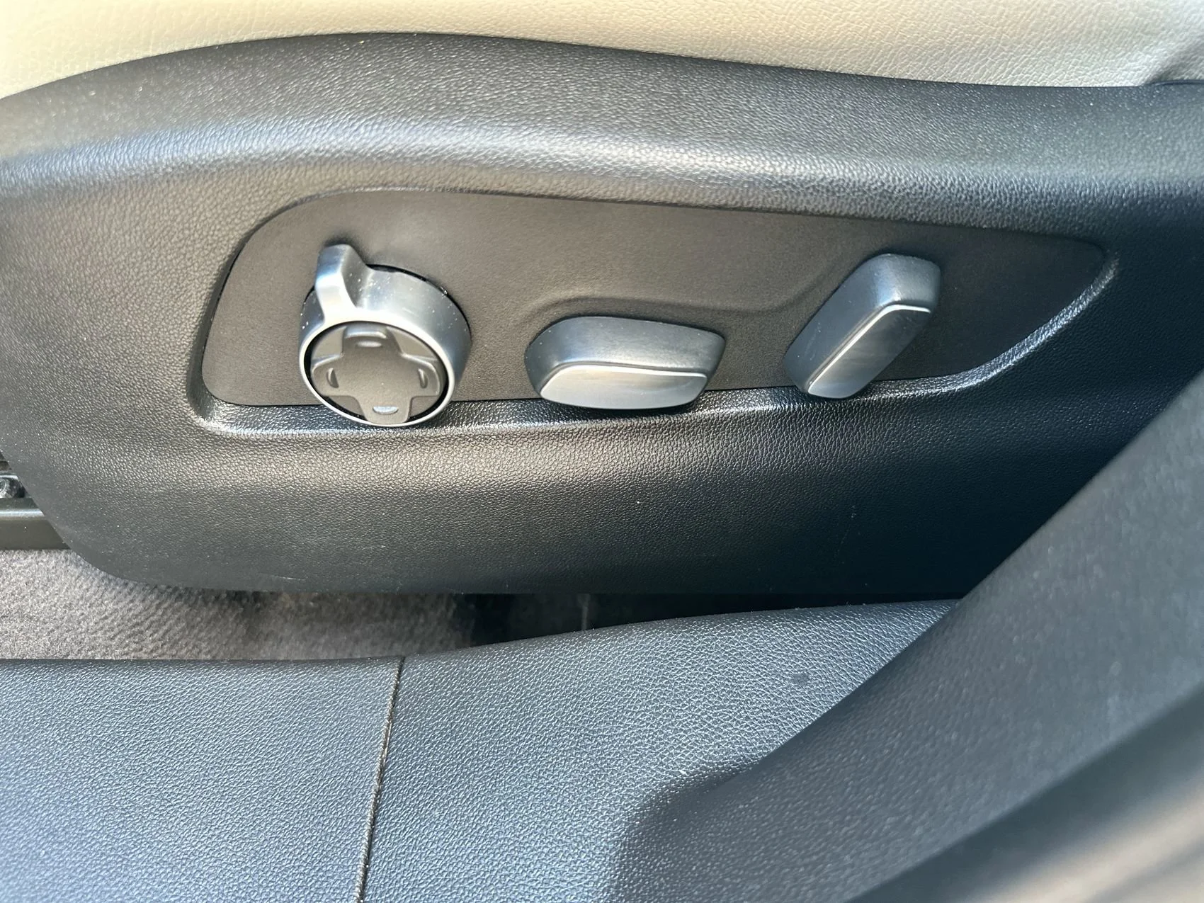 Used 2019 Atlantic Metallic Cadillac FWD Sport image 12