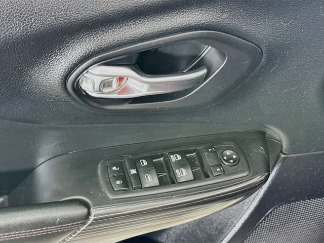 Used 2017 Red Jeep Trailhawk image 17