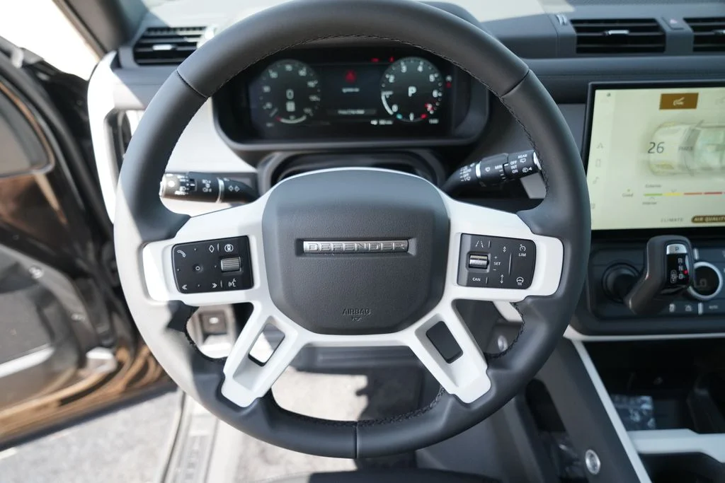 New 2026 Santorini Black Metallic Land Rover S image 11