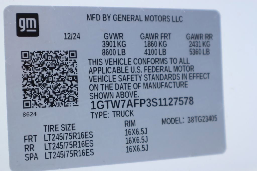 2025 GMC Savana Cargo Work Van - Photo 16