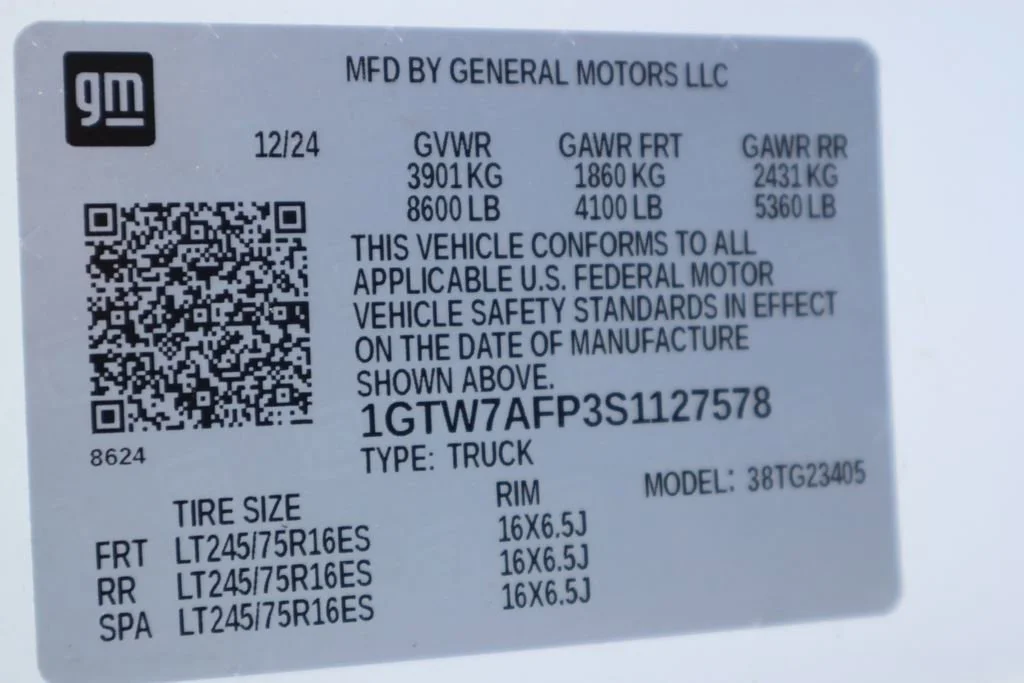 2025 GMC Savana Cargo Work Van - Photo 16