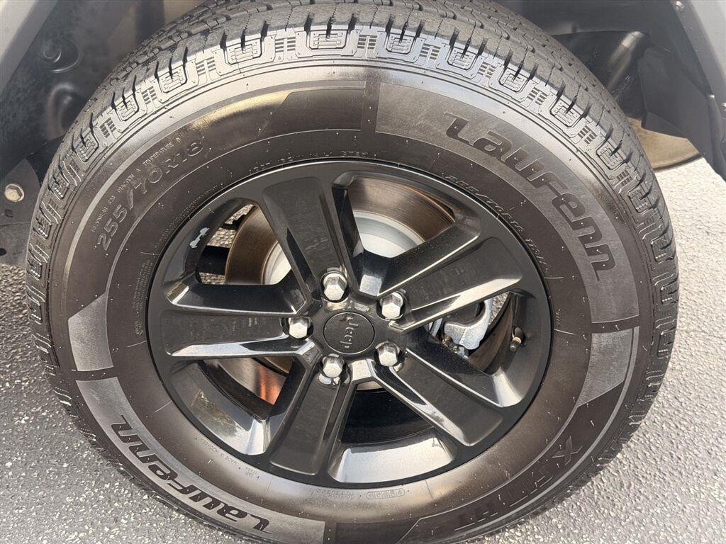 Used 2019 Bright White Clearcoat Jeep Sport Altitude image 12