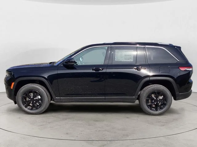New 2026 Diamond Black Jeep LAREDO ALTITUDE 4X4 image 2