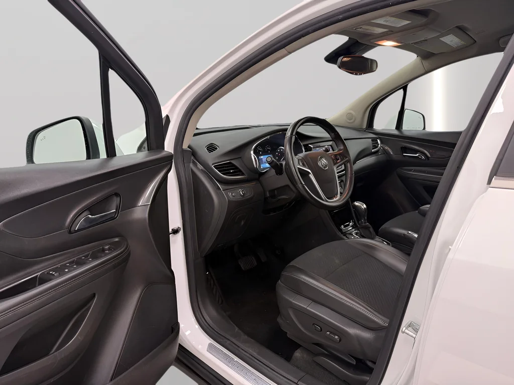 Used 2022 Summit White Buick Preferred image 10