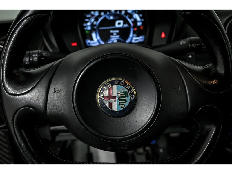 Used 2015 RED Alfa Romeo  image 19