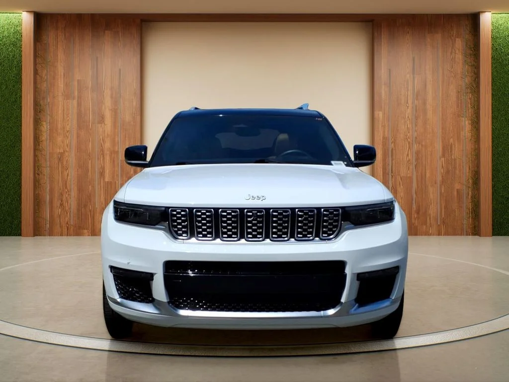 Used 2023 White Jeep Summit image 2
