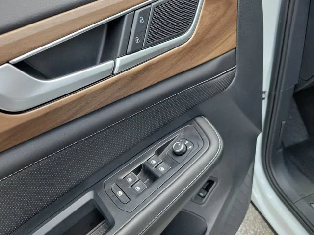 2025 Volkswagen Atlas SE w/Tech - Photo 24