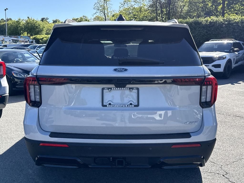 New 2026 Space White Metallic Ford ST-Line image 4