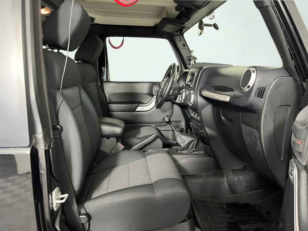 Used 2011 Black Jeep Rubicon image 13