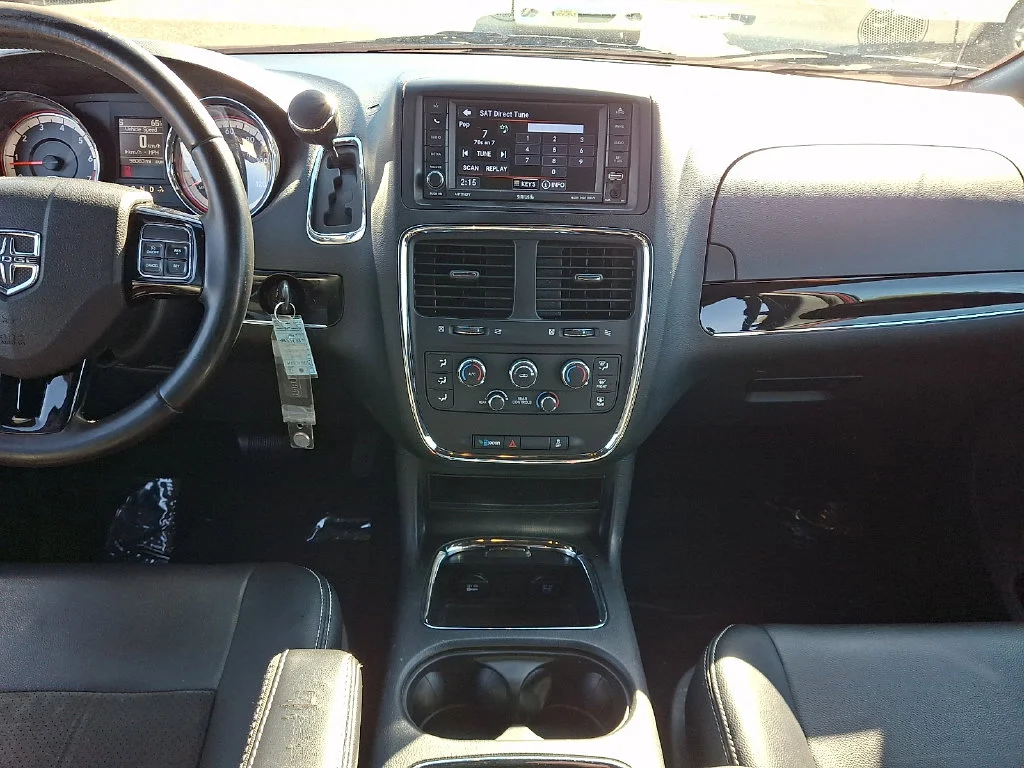 Used 2019 Red Dodge SXT image 16